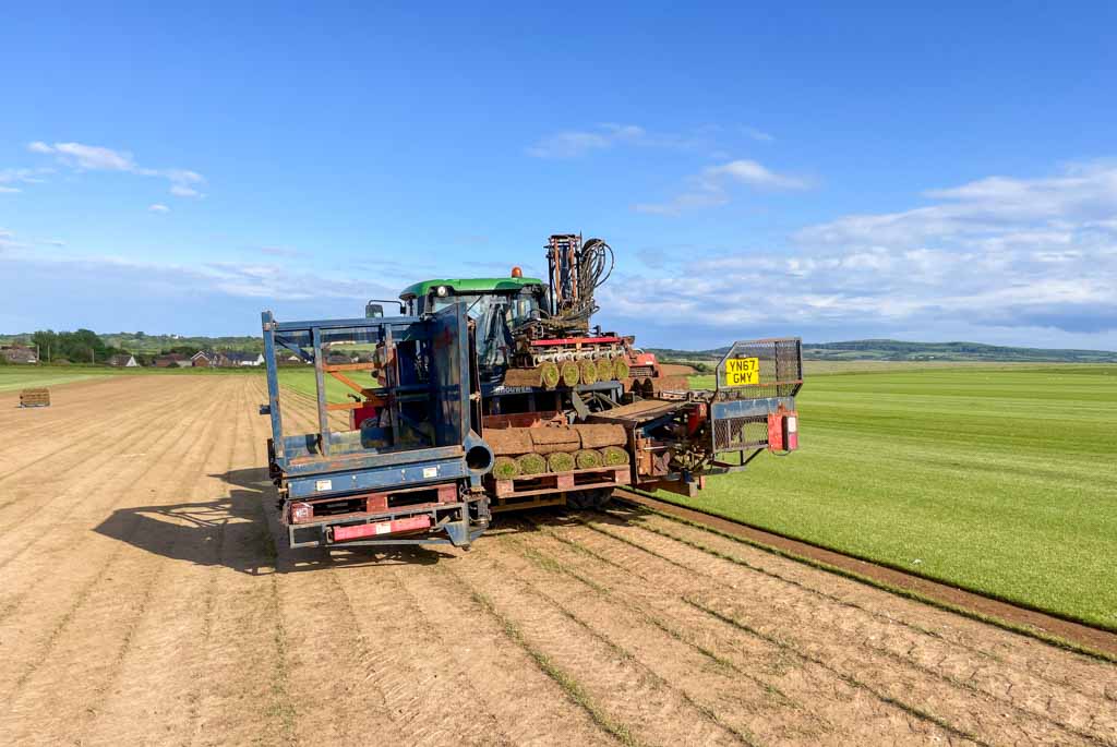 Cutting garden turf
